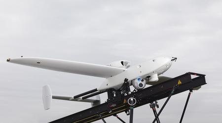 Tyskland købte moderne rekognoscerings-UAV'er Luna NG fra Rheinmetall til Ukraine. Dronerne kan holde sig i luften i mere end 12 timer og sende informationer på mere end 100 kilometers afstand.