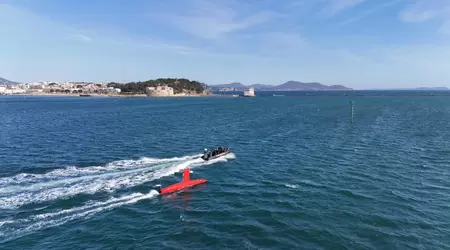 Den franske flåde planlægger at kombinere et amfibisk helikopterskib med overfladedroner