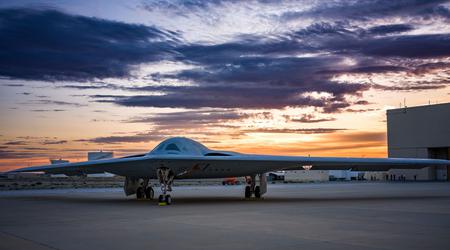 Den næste generation af atombombeflyet B-21 Raider er begyndt at rulle forud for sin jomfrutur.