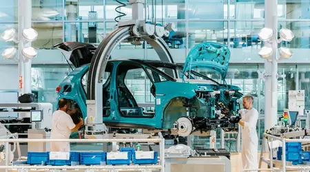 VW sænker ledernes lønninger med 10 procent i to år