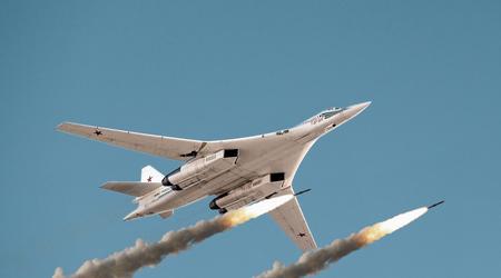 I 2023 vil de russiske væbnede styrker modtage fire moderniserede Tu-160M strategiske bombe- og missiltransportskibe, som vil kunne bære atomvåben og hypersoniske våben.