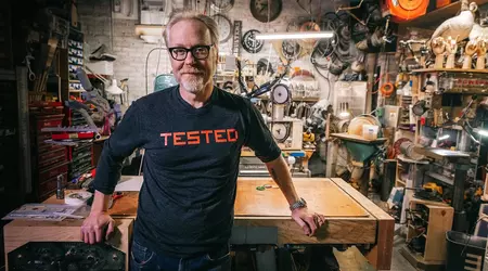 MythBusters-stjernen Adam Savage prøvede AirPods Pro 2-hovedtelefonerne som høreapparat og var tilfreds (video)