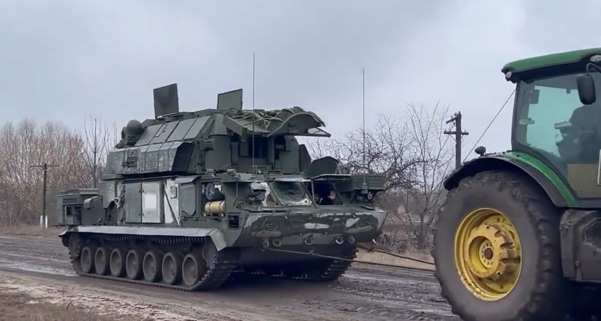 På grund af store tab af Tor-M2-missiler i Ukraine har Rusland bestilt et nyt parti moderniserede kortrækkende jord-til-luft-missilsystemer.