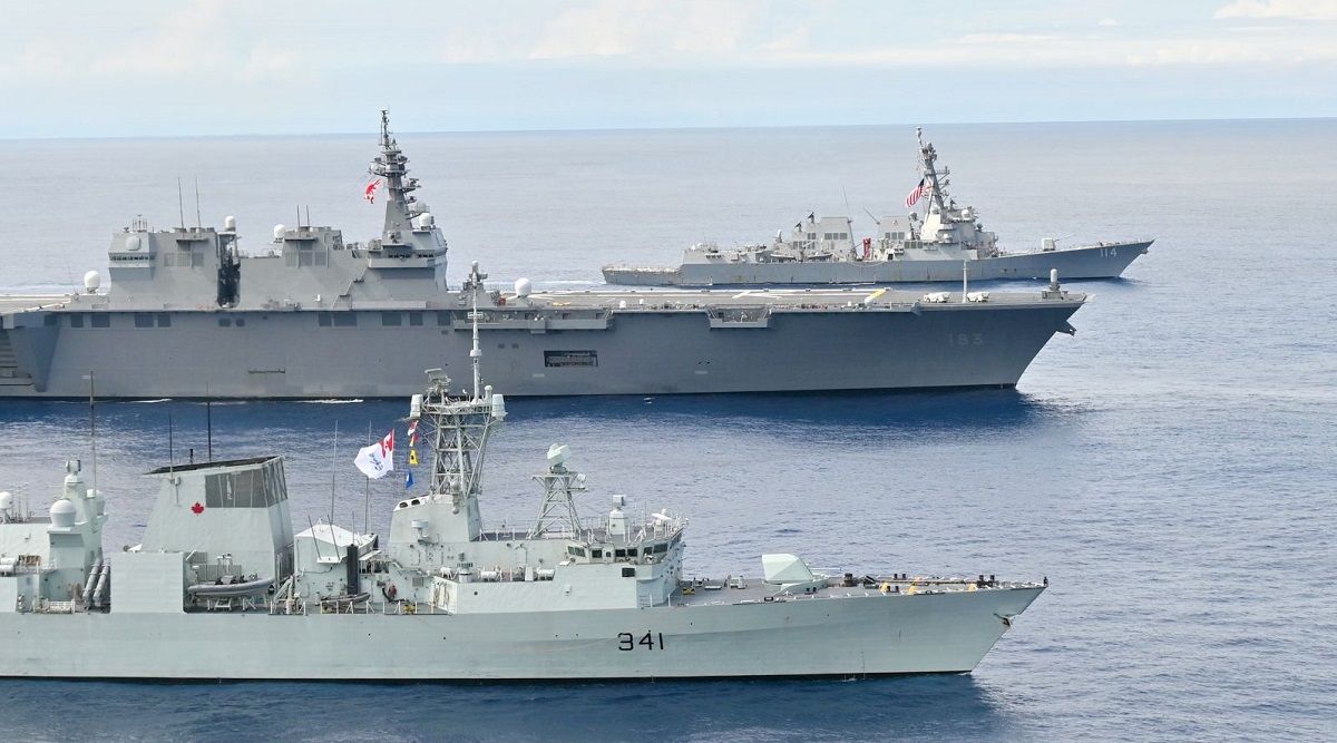 USS Ralph Johnson og HMCS Ottawa passerede gennem Taiwanstrædet under overvågning af en kinesisk missildestroyer, CNS Hohhot.