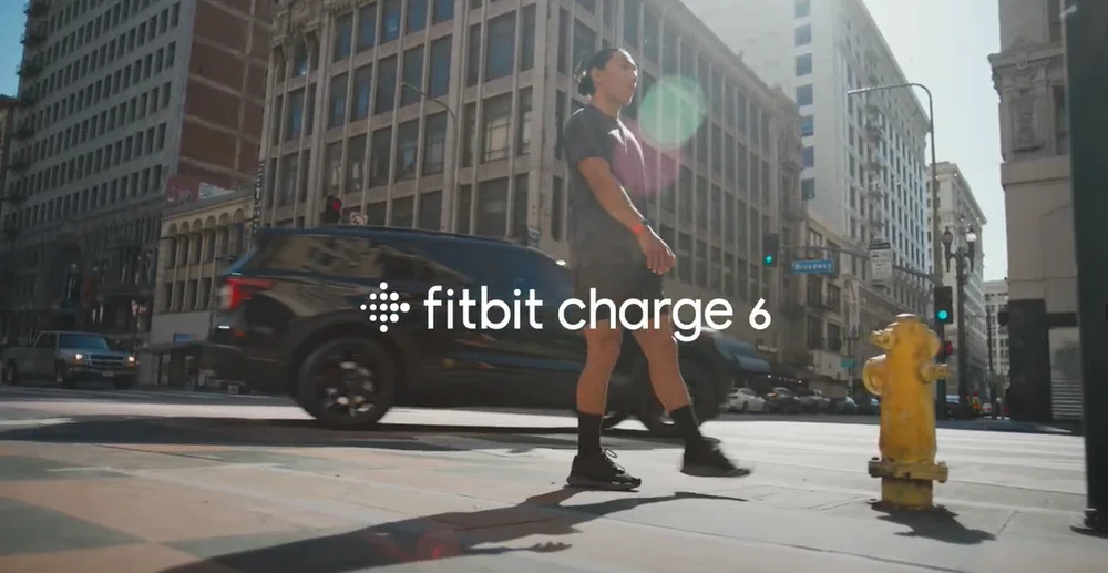 Fitbit har annonceret sportsarmbåndet Charge 6 med en taktil knap på siden og Google-tjenester til en pris på 160 USD