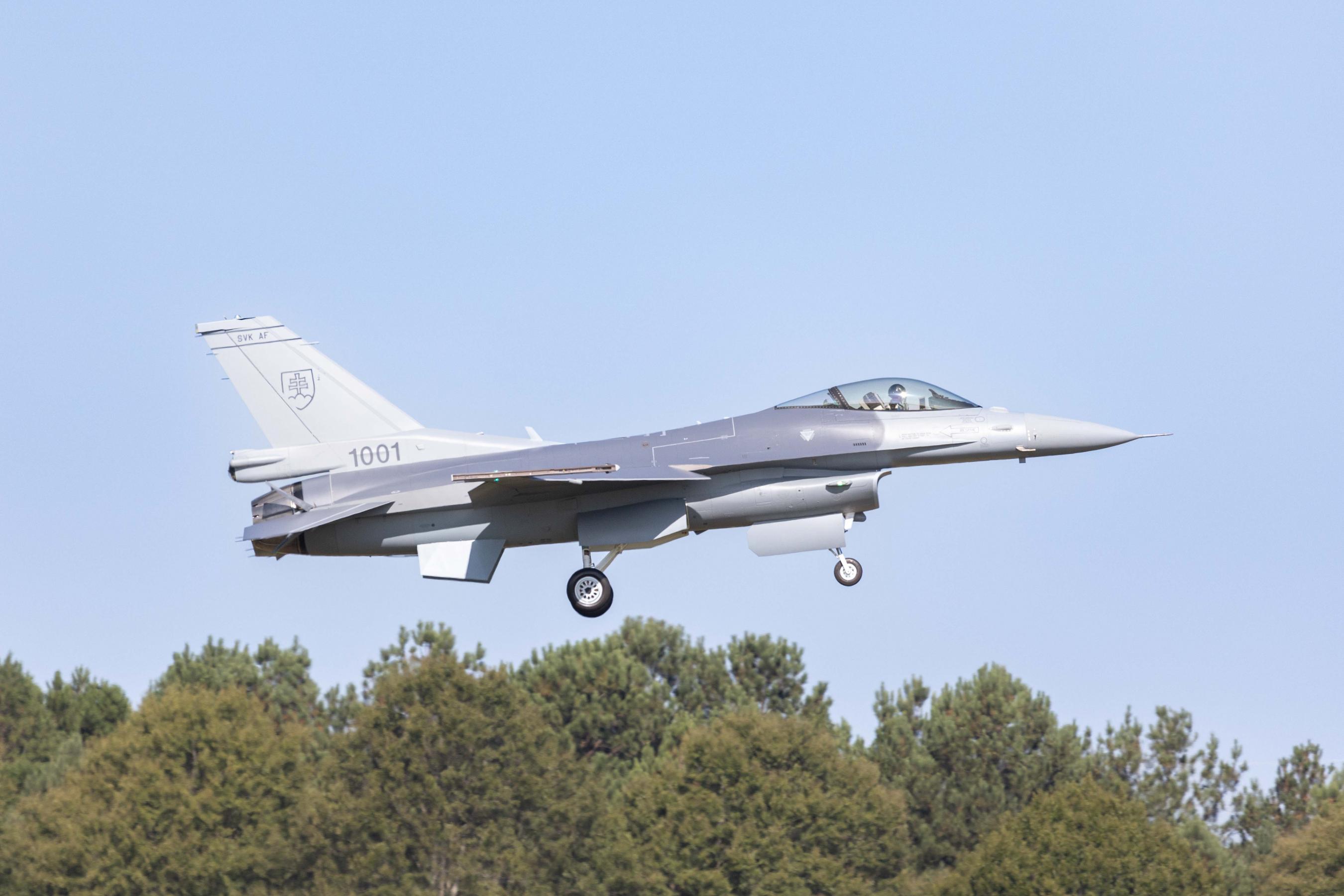 Et moderniseret F-16V Block 70-kampfly til det slovakiske luftvåben foretog sin jomfruflyvning i South Carolina.