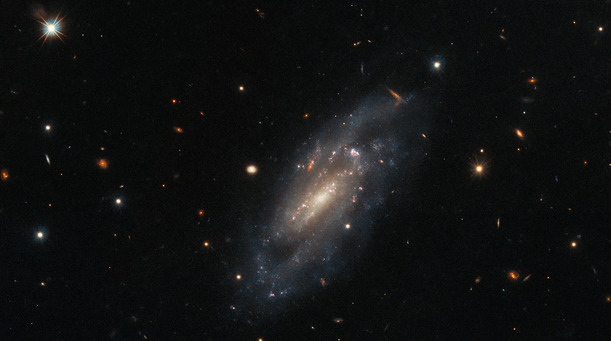 Hubble har taget et billede af en fjern galakse i stjernebilledet Pegasus, som overlevede en ufattelig kraftig stjerneeksplosion.