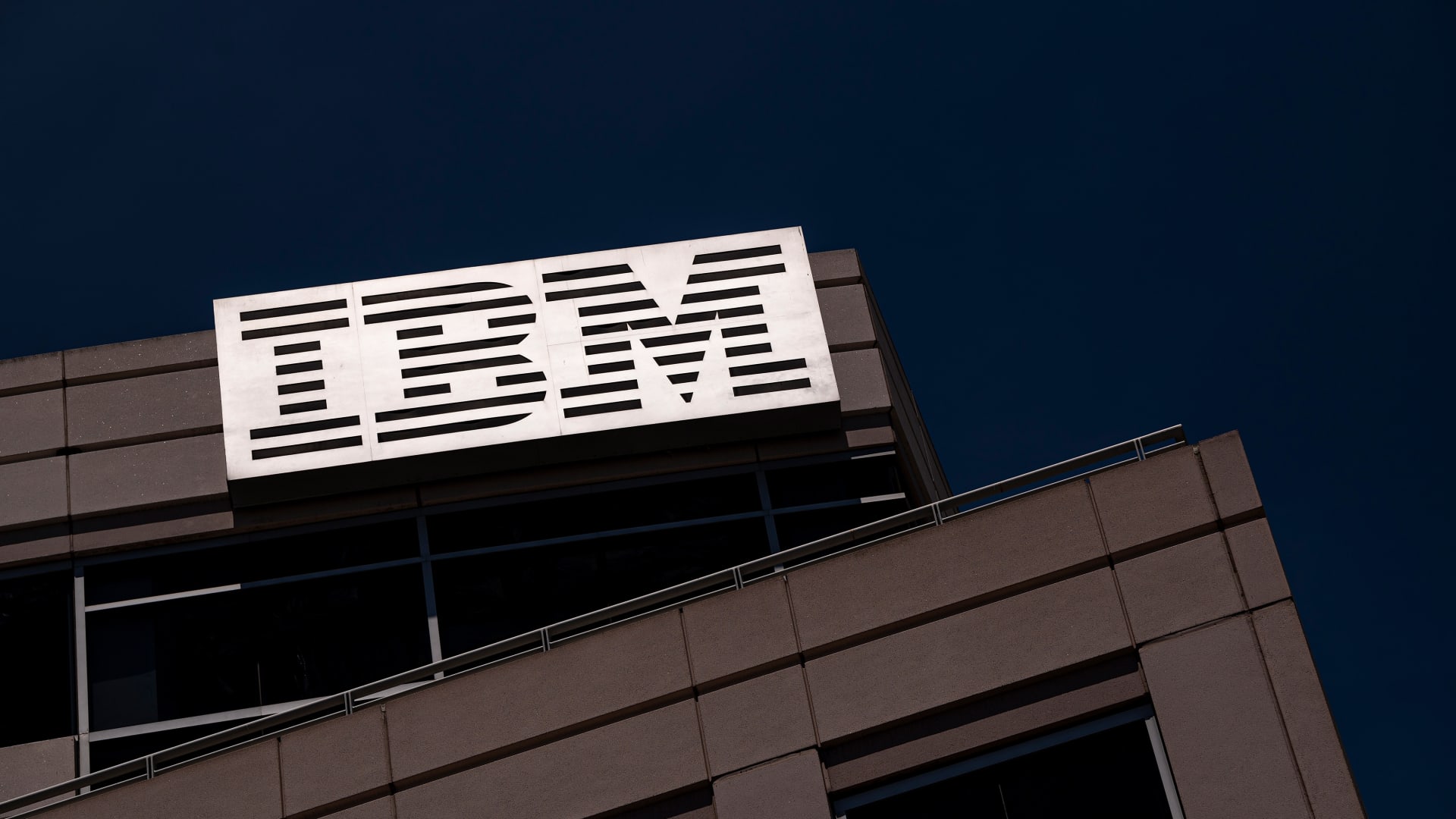 IBM's CEO mener, at AI primært vil påvirke funktionærjob, men ikke fortrænge dem