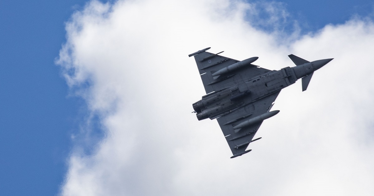 Storbritannien har sendt Eurofighter Typhoon FGR4-kampfly til grænsen mod Rusland for at øve luft-til-luft-kamp og ødelægge mål på jorden.