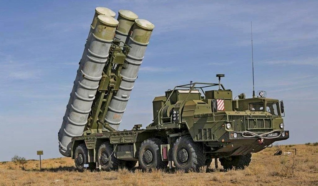 Det russiske S-400 Triumf jord-til-luft-missilsystem med en maksimal rækkevidde på 400 kilometer er for første gang blevet set i Indien.