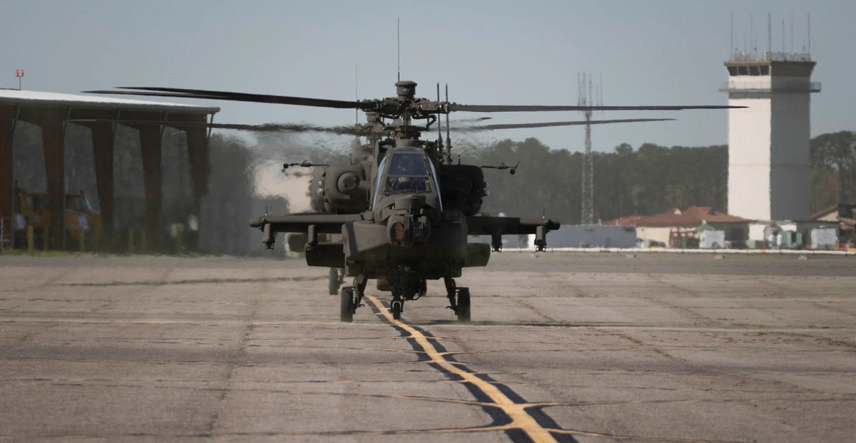 Den amerikanske hær og Boeing kan ikke løse et problem med generatorer i AH-64E Apache angrebshelikoptere, som får cockpittet til at fyldes med røg.