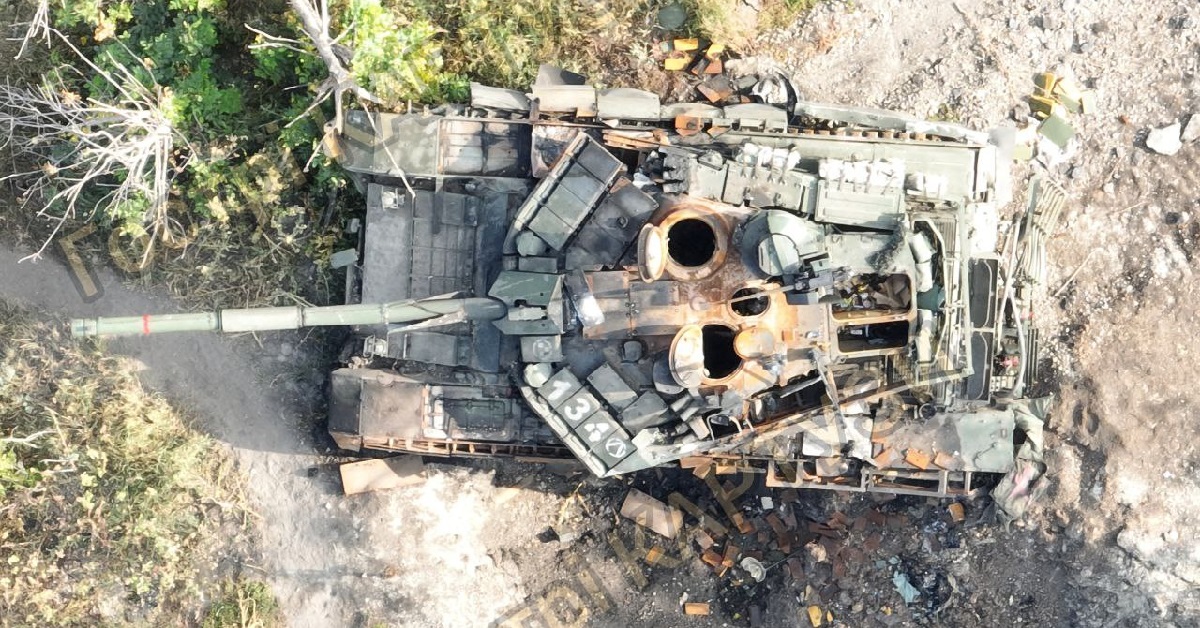 Russisk moderniseret T-90 "Breakthrough" kampvogn til op mod 4,5 mio. dollars ødelagt på sine egne miner sammen med den nye BMP-3M kampvogn