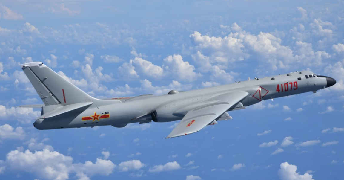 Kina bekræfter officielt for første gang, at H-6K-atombombefly fløj rundt om Taiwan i ly af natten i 2018.