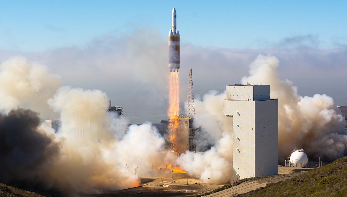 En ULA Delta IV Heavy-raket har gennemført sin næstsidste mission i rakettens historie og sendt en hemmelig amerikansk spionsatellit i kredsløb.