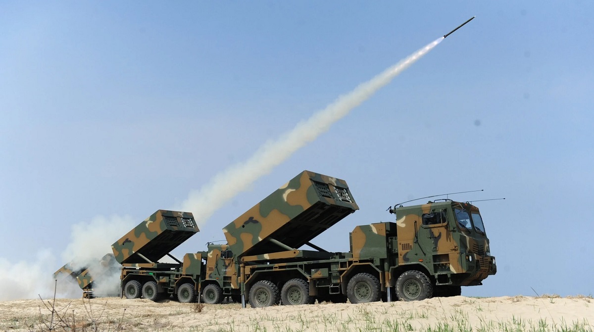 Polen har modtaget den første af 218 K239 Chunmoo raketstyr under en kontrakt til en værdi af 3,55 milliarder dollars.