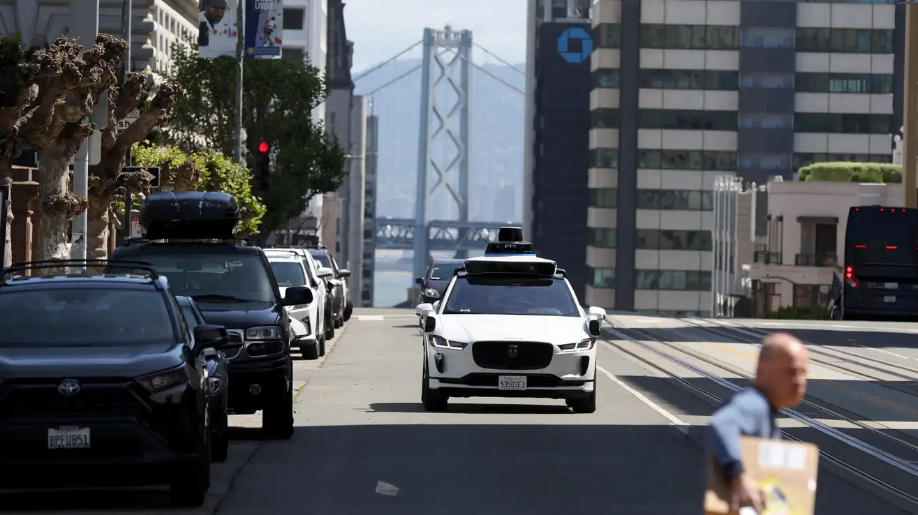 San Franciscos anklager beder Californiens myndigheder om at suspendere tilladelser til Waymo og Cruises 24-timers robottaxitjeneste