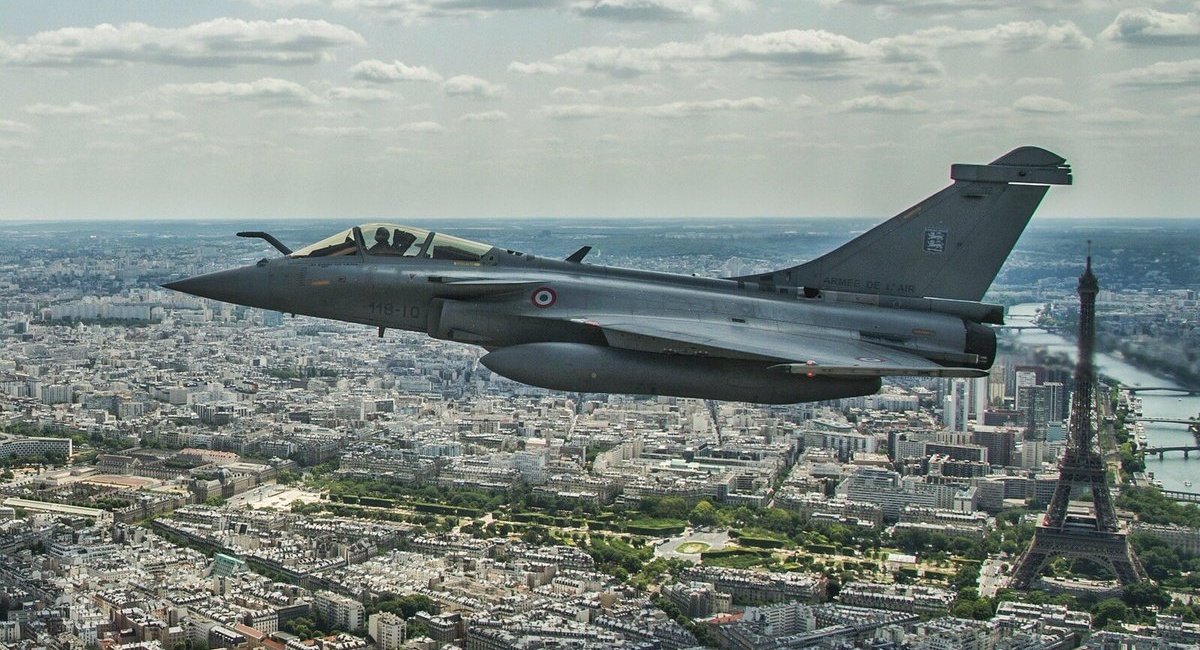 De Forenede Arabiske Emirater vil udstyre franske Rafale F4-kampfly med en familie af 120-500 kg Al Tariq præcisionsstyrede bomber.