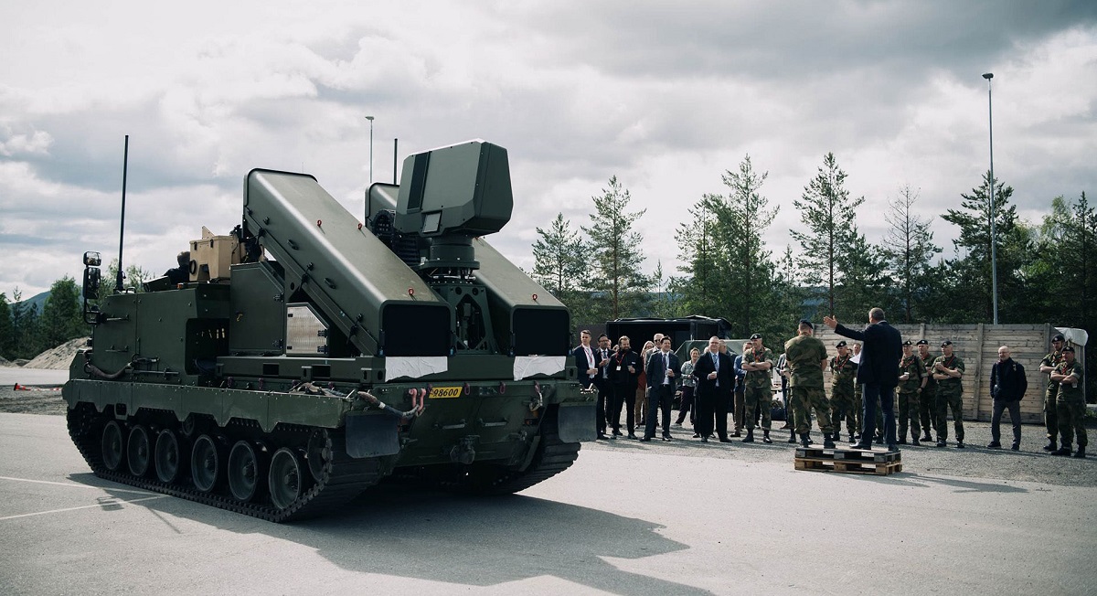 Kongsberg afslører NASAMS selvkørende luftværnsmissilsystem med IRIS-T-missiler baseret på det tyske pansrede køretøj ACSV G5