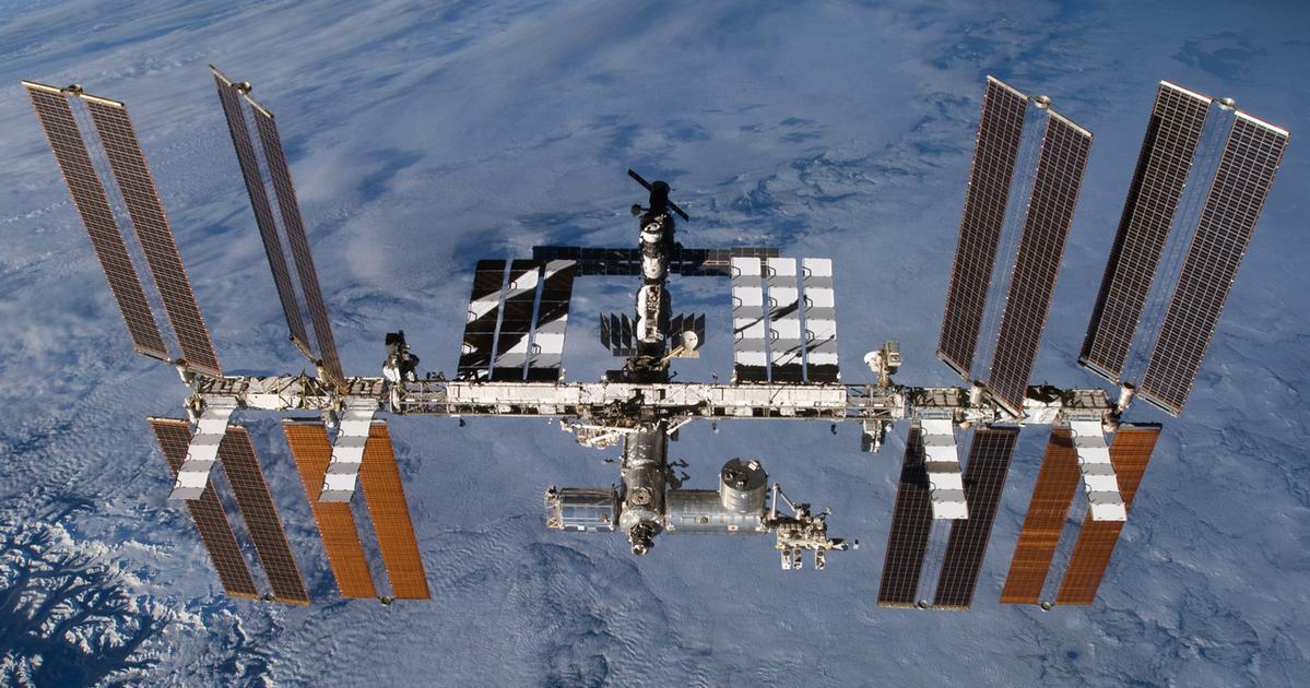 Nogle vragdele fra Den Internationale Rumstation falder ned på Jorden