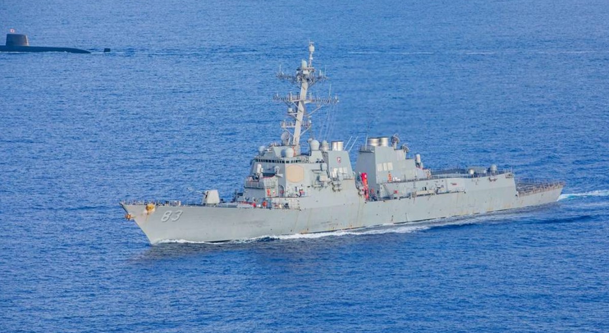 Den amerikanske Arleigh Burke-klasse missildestroyer USS Howard stødte uventet på grund på vej mod Bali.