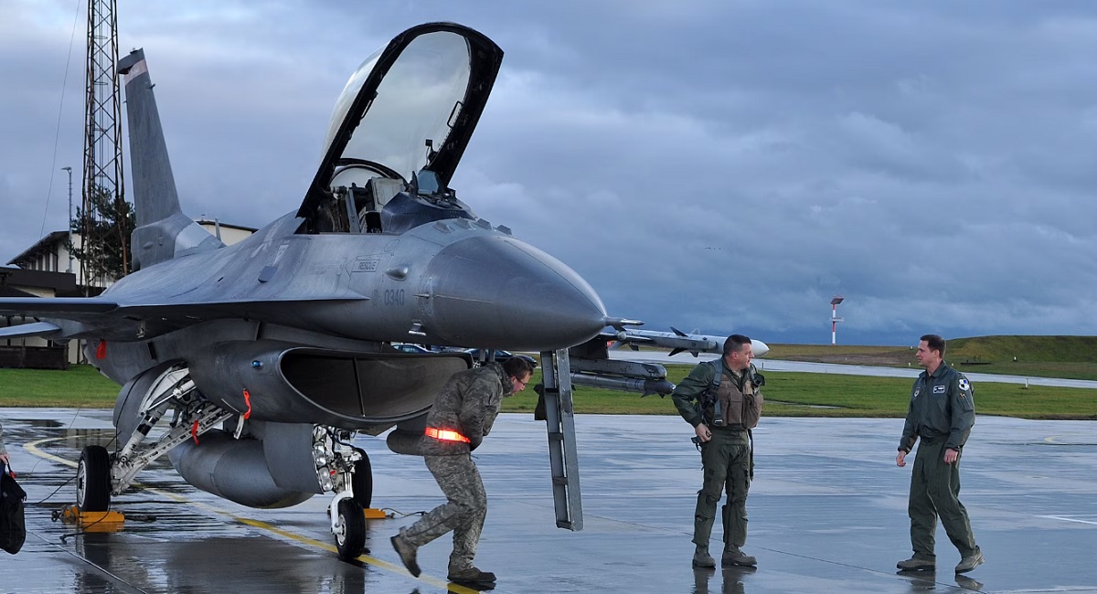 Ukrainske piloter kan trænes på amerikanske fjerdegenerations F-16 Fighting Falcon-kampfly på 3-9 måneder