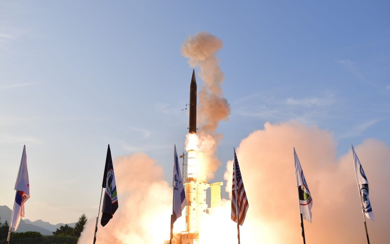 Israel er det første land i historien, der har opfanget et ballistisk missil i rummet - Arrow-systemet skød målet ned uden for atmosfæren.
