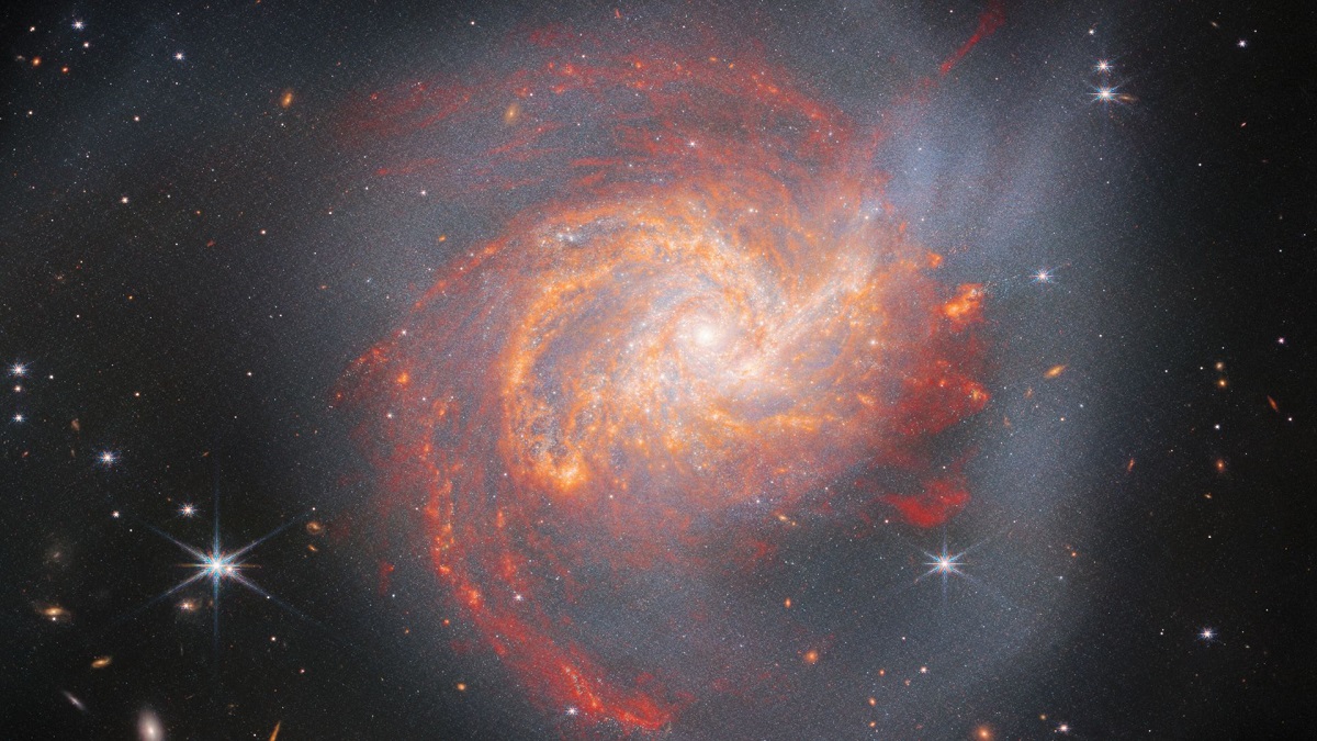 James Webb tog et billede af galaksen NGC 3256, som blev skabt for 500 millioner år siden ved et sammenstød mellem to andre galakser.