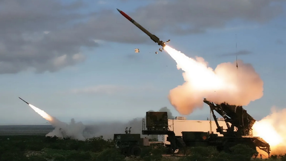 Tyskland har for første gang officielt overdraget missilaffangere til Patriot-luftforsvarssystemet til Ukraine.