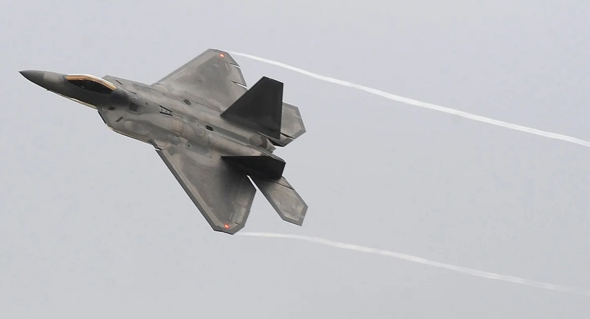 Lockheed Martin kan udstyre F-35 Lightning II og F-16 Fighting Falcon med stealthy brændstoftanke med lav luftmodstand, som er designet til F-22 Raptor.