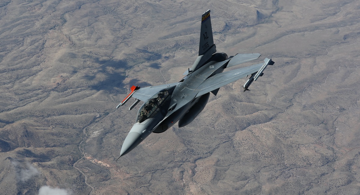 Ukrainske piloter begyndte flyvetræning på F-16 Fighting Falcon-kampfly i Arizona