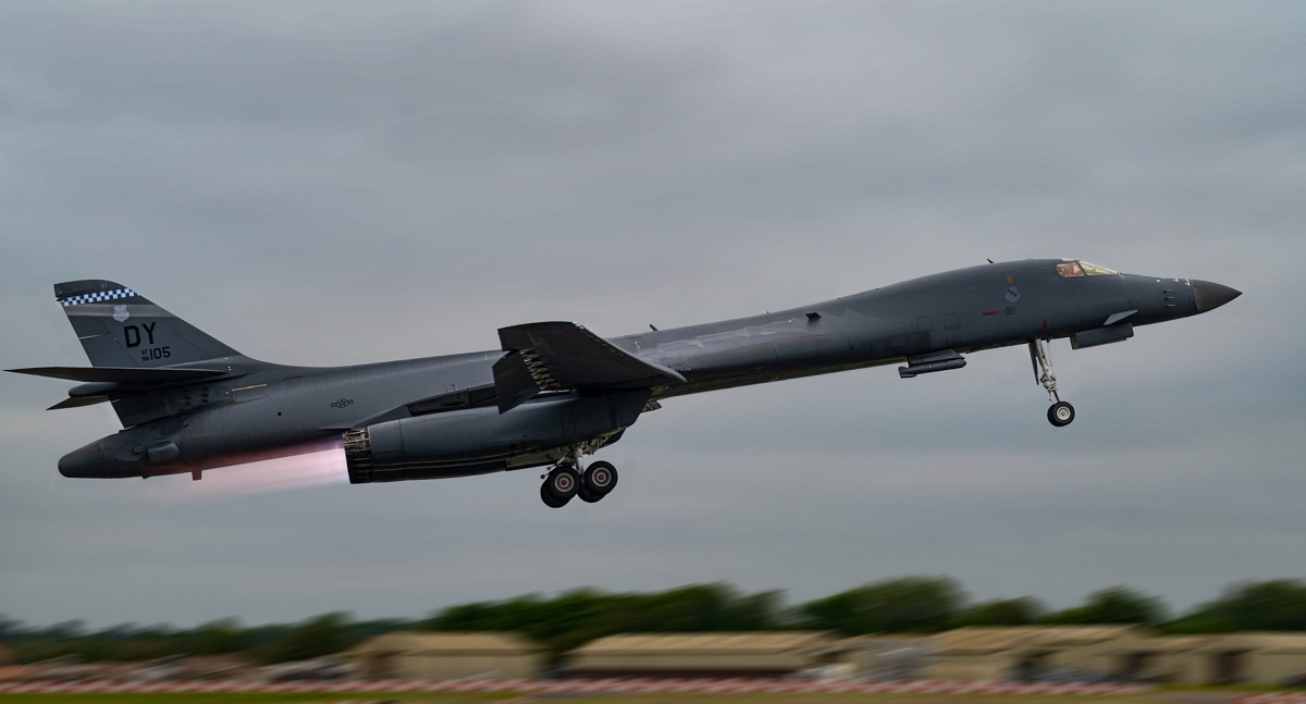 Det amerikanske luftvåben har sendt strategiske supersoniske bombefly til Asien for at deltage i militærøvelser med Japan og Republikken Korea.