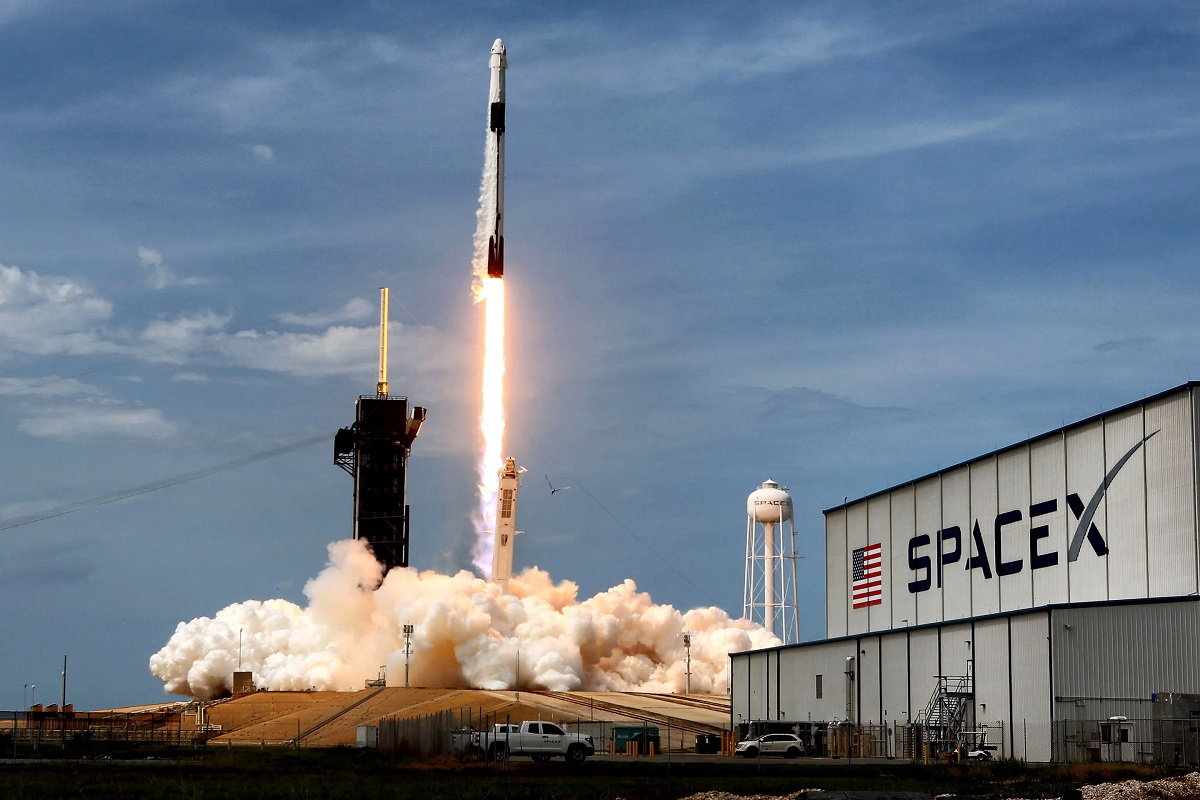 Trods konkurrence vil SpaceX sende næsten 200 Lightspeed-internetsatellitter fra det canadiske firma Telesat i kredsløb.