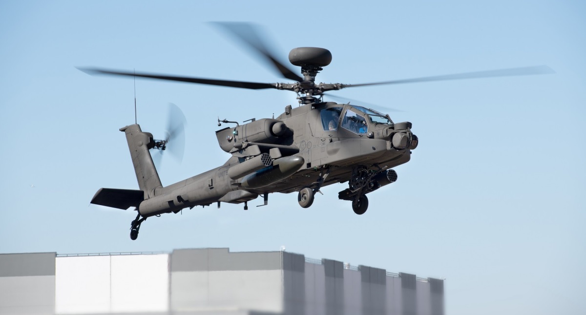 Den moderniserede AH-64E Apache V6.5 angrebshelikopter foretog sin jomfruflyvning