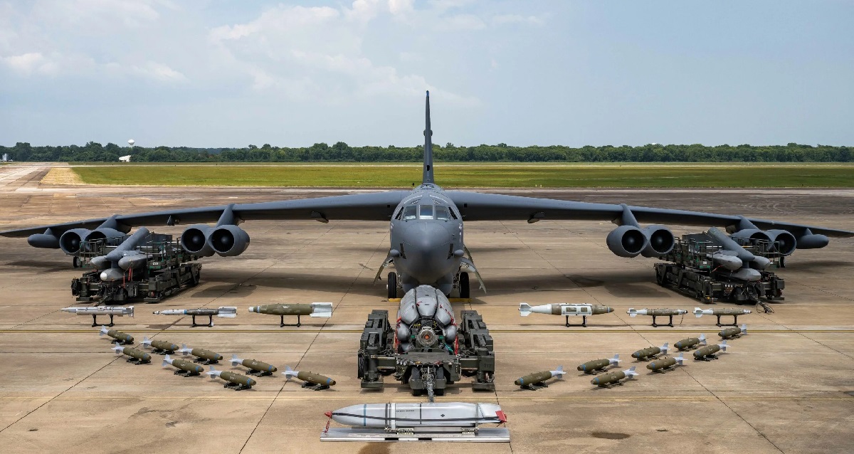 Raytheon har leveret den første aktive phased array-radar til modernisering af atombombeflyet B-52 Stratofortress.