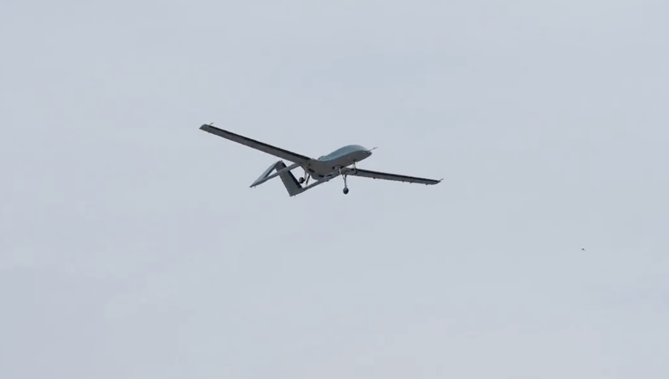 Den tyrkiske drone Bayraktar TB3 har bestået flyvetest, og dronen var i luften i 4 timer.