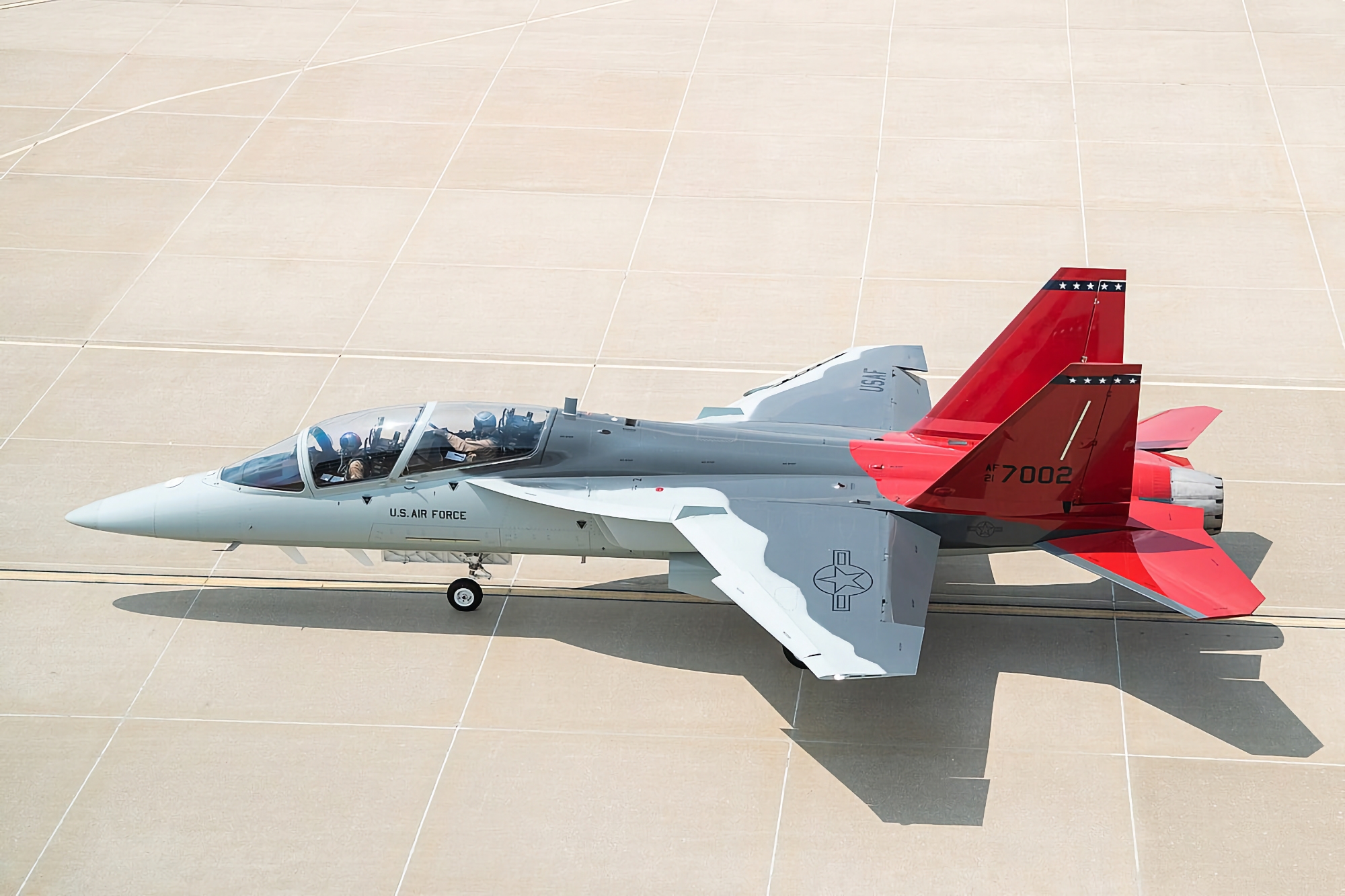 Til erstatning for F-16 Fighting Falcon: USA ønsker at udvikle et let angrebsfly baseret på Boeing T-7 A Red Hawk-flyet.