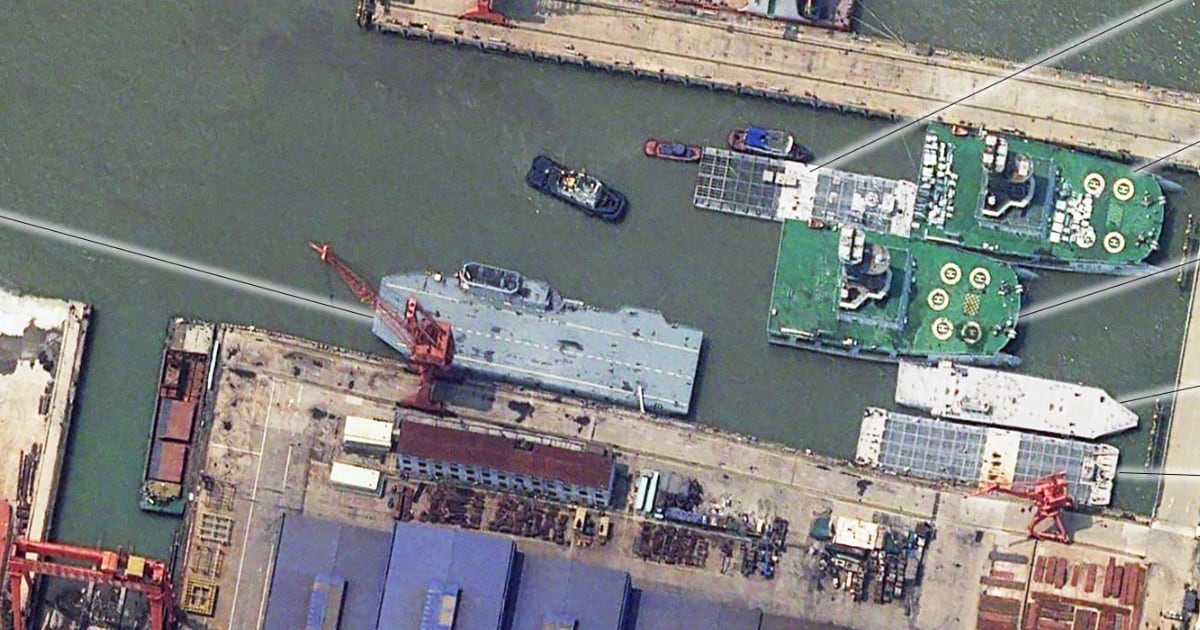 Kina bygger i al hemmelighed verdens første hangarskib til droner (satellitfoto)