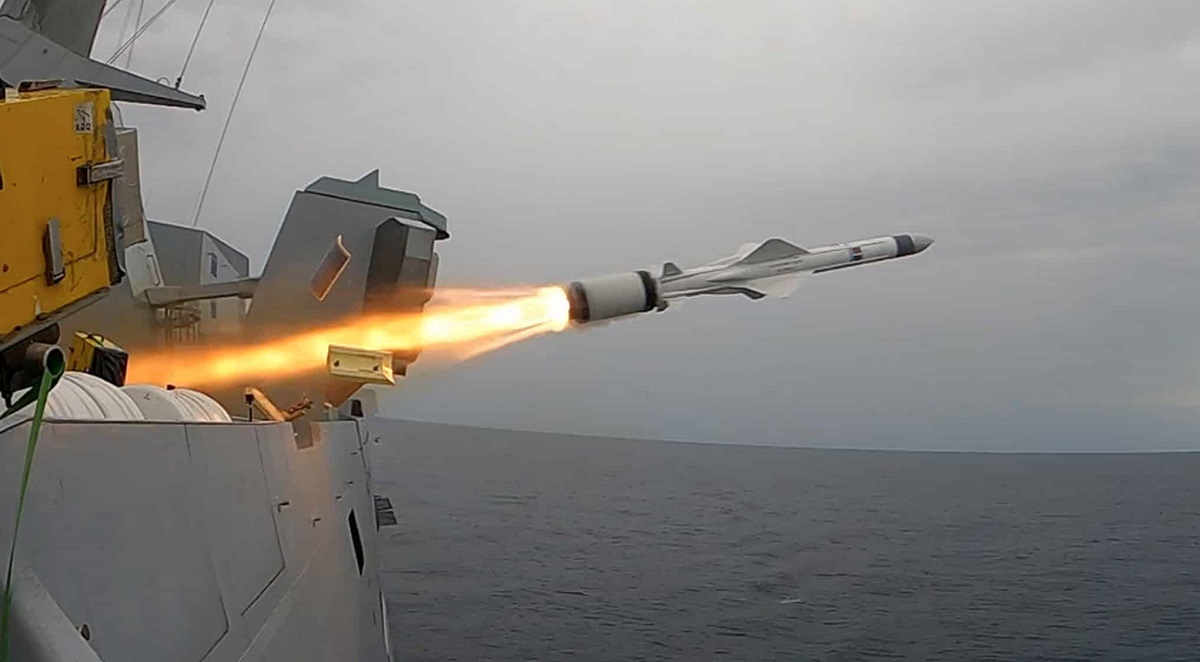 Den franske fregat Alsace har med succes affyret et Exocet Mer-Mer 40 Block 3c antiskibsmissil af den nye generation med en rækkevidde på op til 300 kilometer.