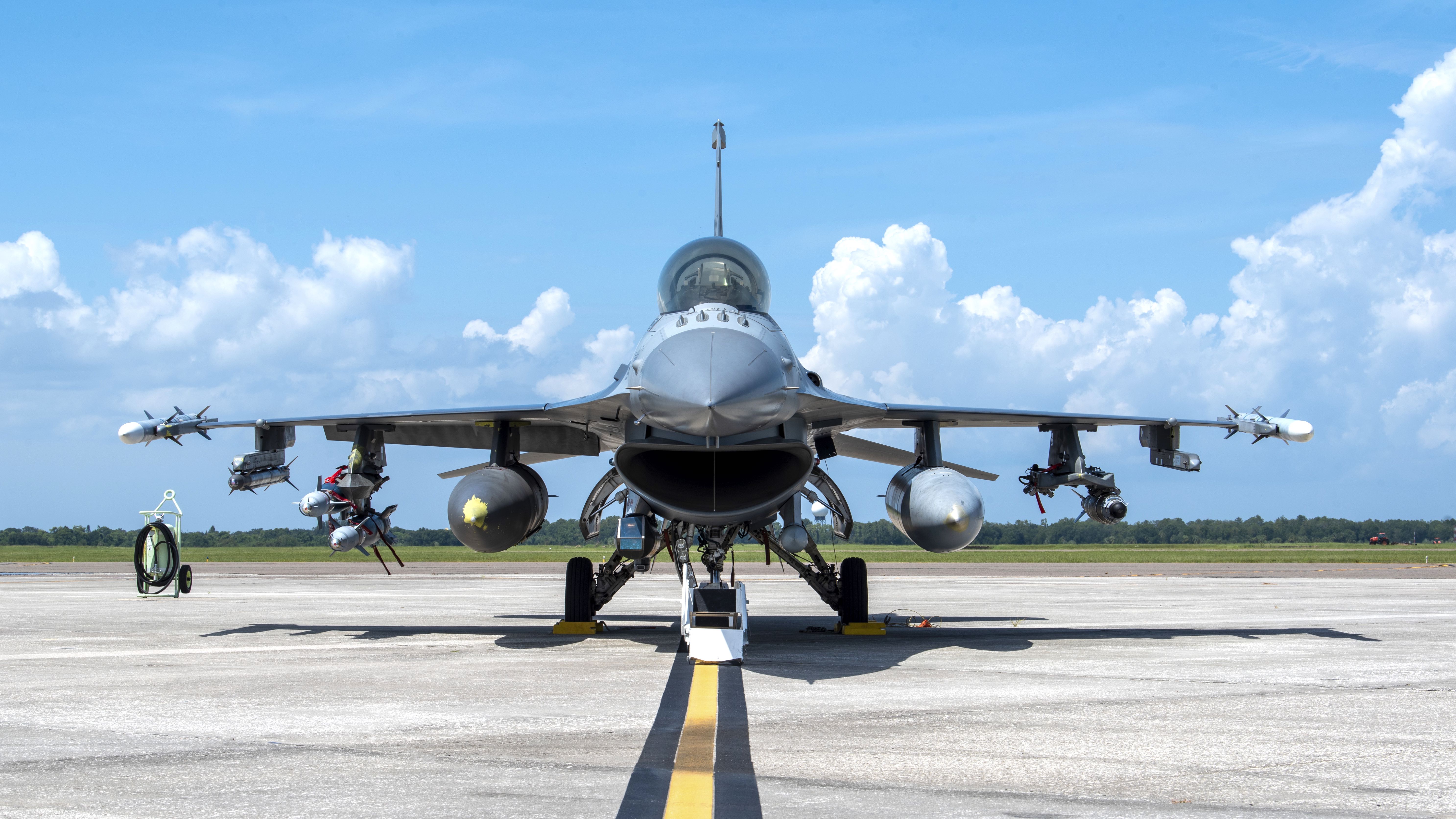 Holland overfører våben for 150 mio. euro til F-16 Fighting Falcon til Ukraine