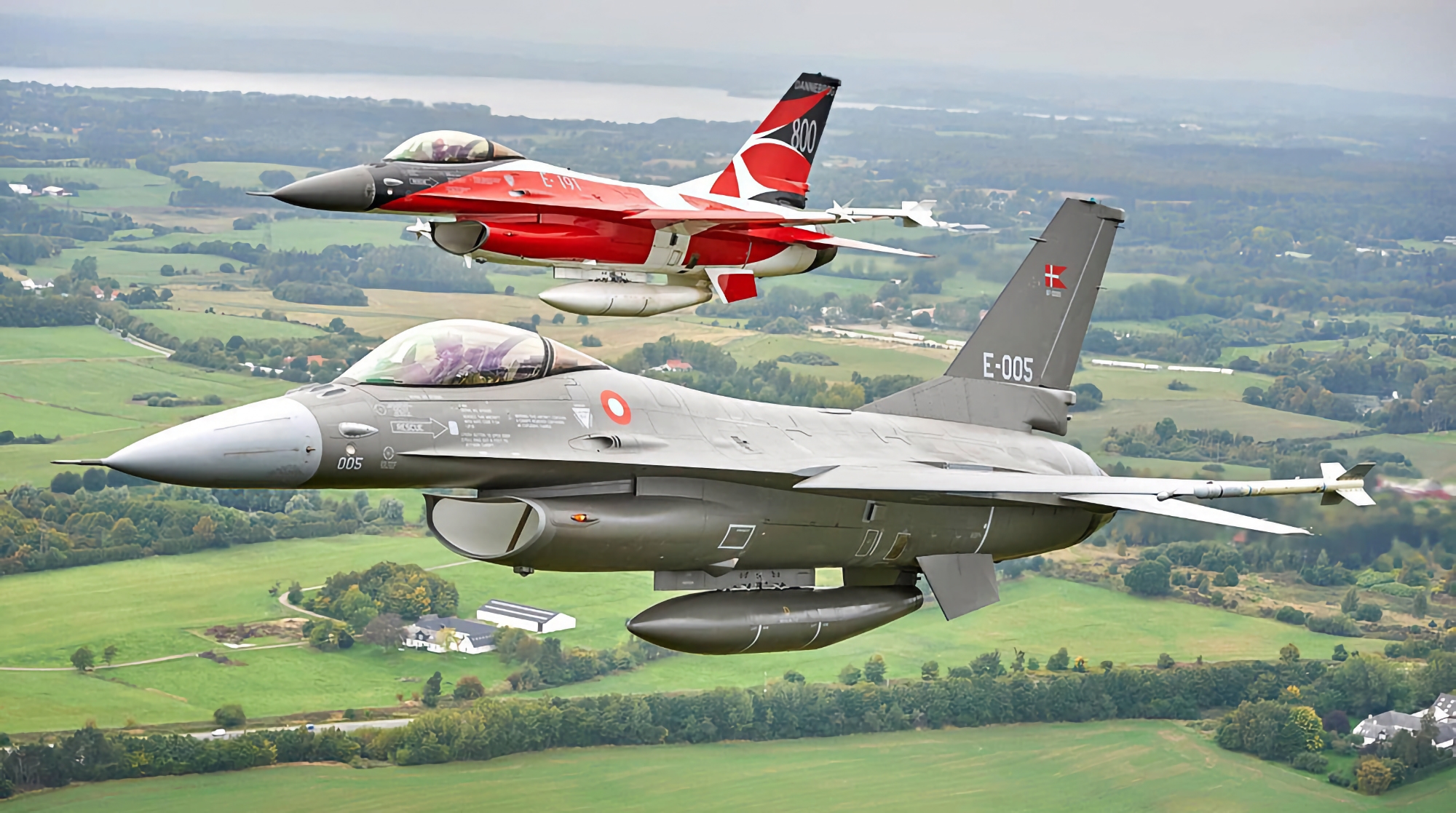 Danmark fortæller, hvornår det første parti F-16 Fighting Falcon-kampfly overføres til Ukraine