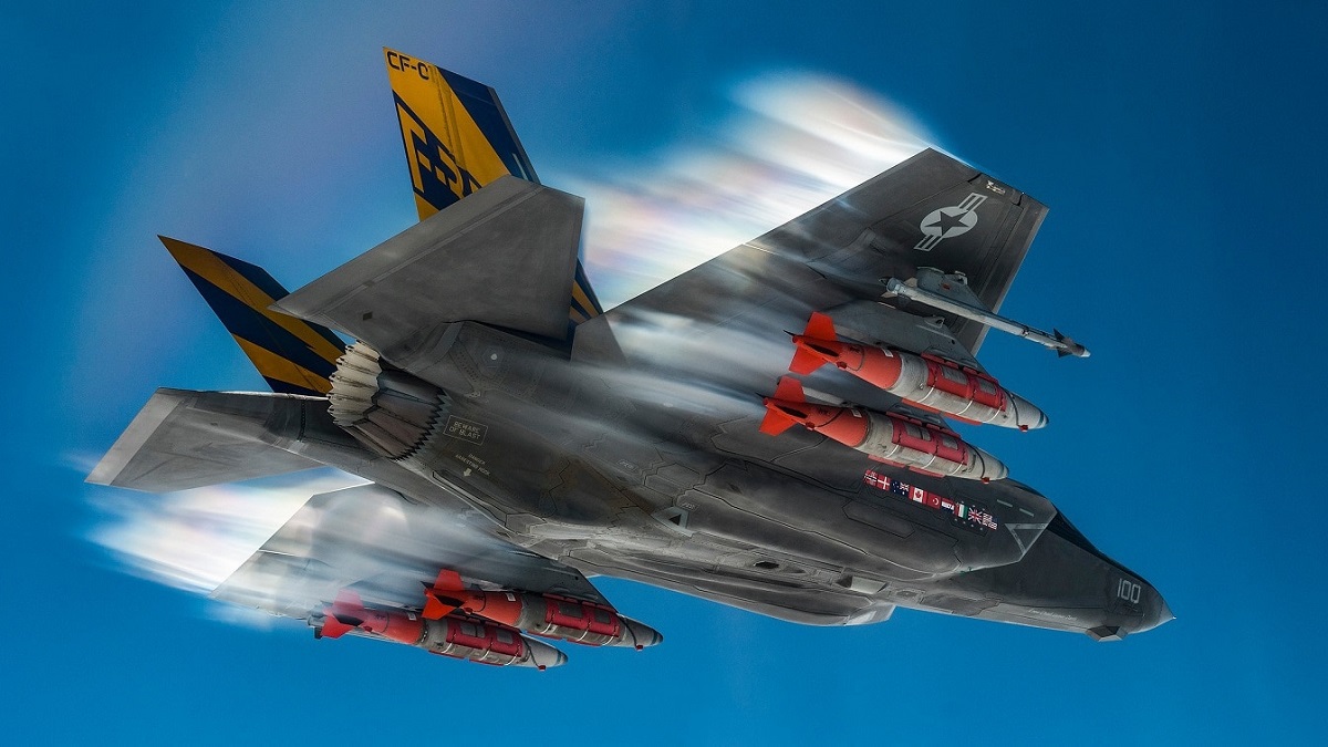Pratt & Whitney har fået penge til at støtte produktionen af F135-motorer til 118 F-35 Lightning II femtegenerations kampfly under en kontrakt på 1,05 mia. dollars.