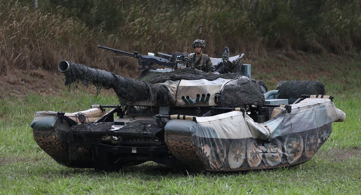 Den amerikanske hær bruger mock-ups af russiske T-72 kampvogne baseret på amerikanske Humvee pansrede køretøjer