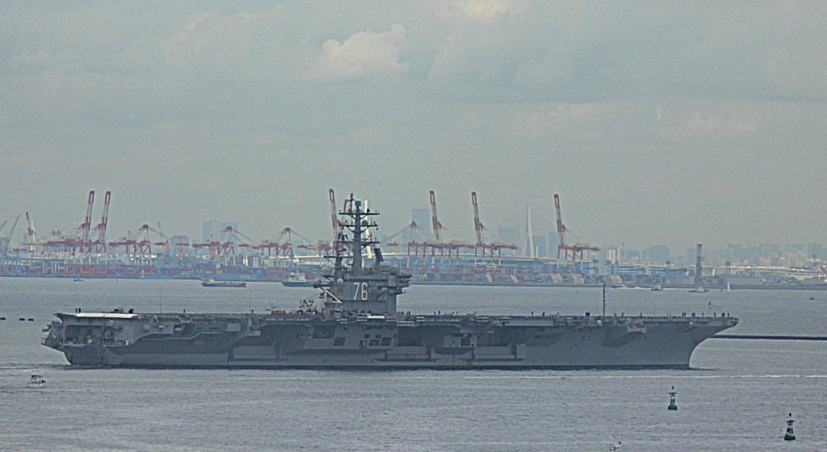 Hangarskibet USS Ronald Raegan kunne forlade Japan i det syvende forsøg sammen med missilkrydseren USS Antietam.