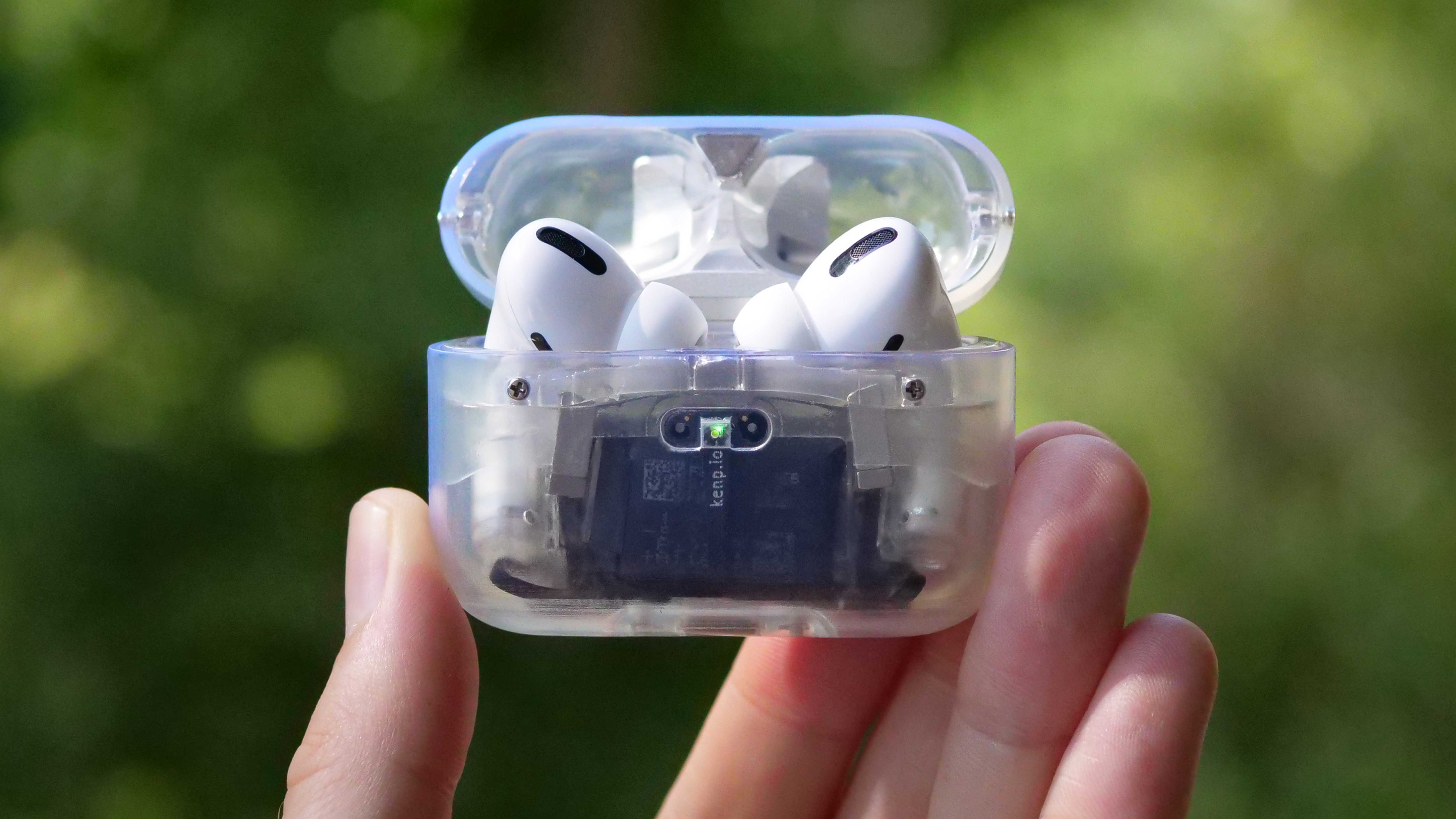 I stil med Nothing: skaberen af den første USB-C iPhone har 3D-printet et gennemsigtigt etui til AirPods Pro