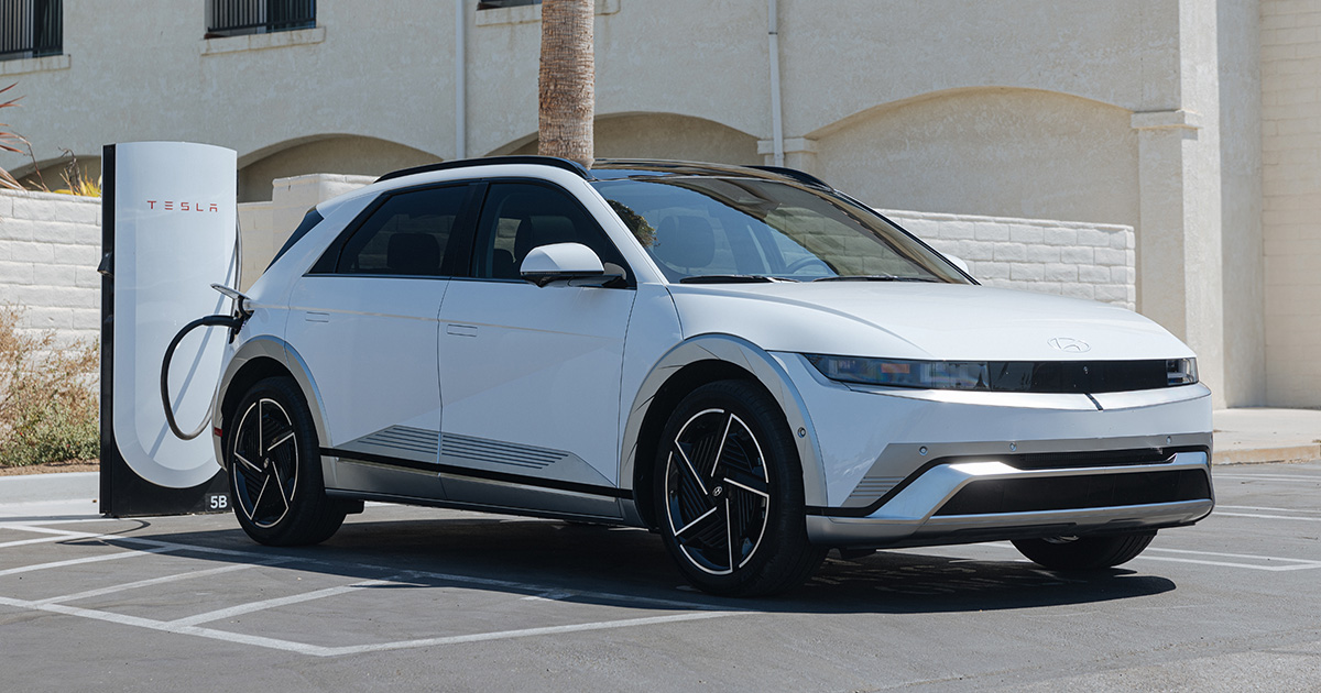 Hyundai Ioniq 5 opladet med succes på en Tesla Supercharger-station