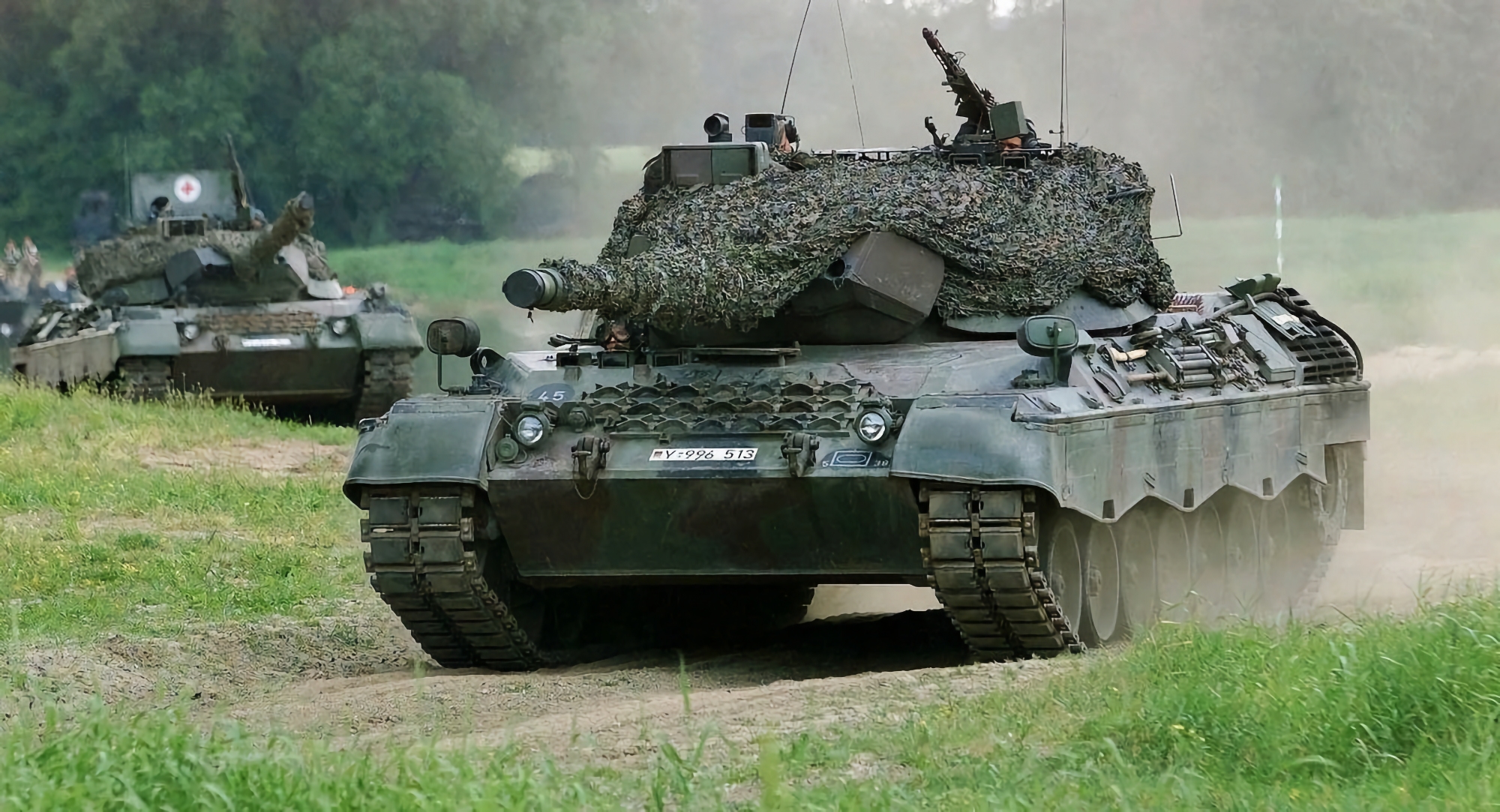 Leopard 1A5 kampvogne, Bandvagn 206 terrængående køretøjer, VECTOR UAV'er og Zetros lastbiler: Tyskland giver Ukraine en ny våbenpakke