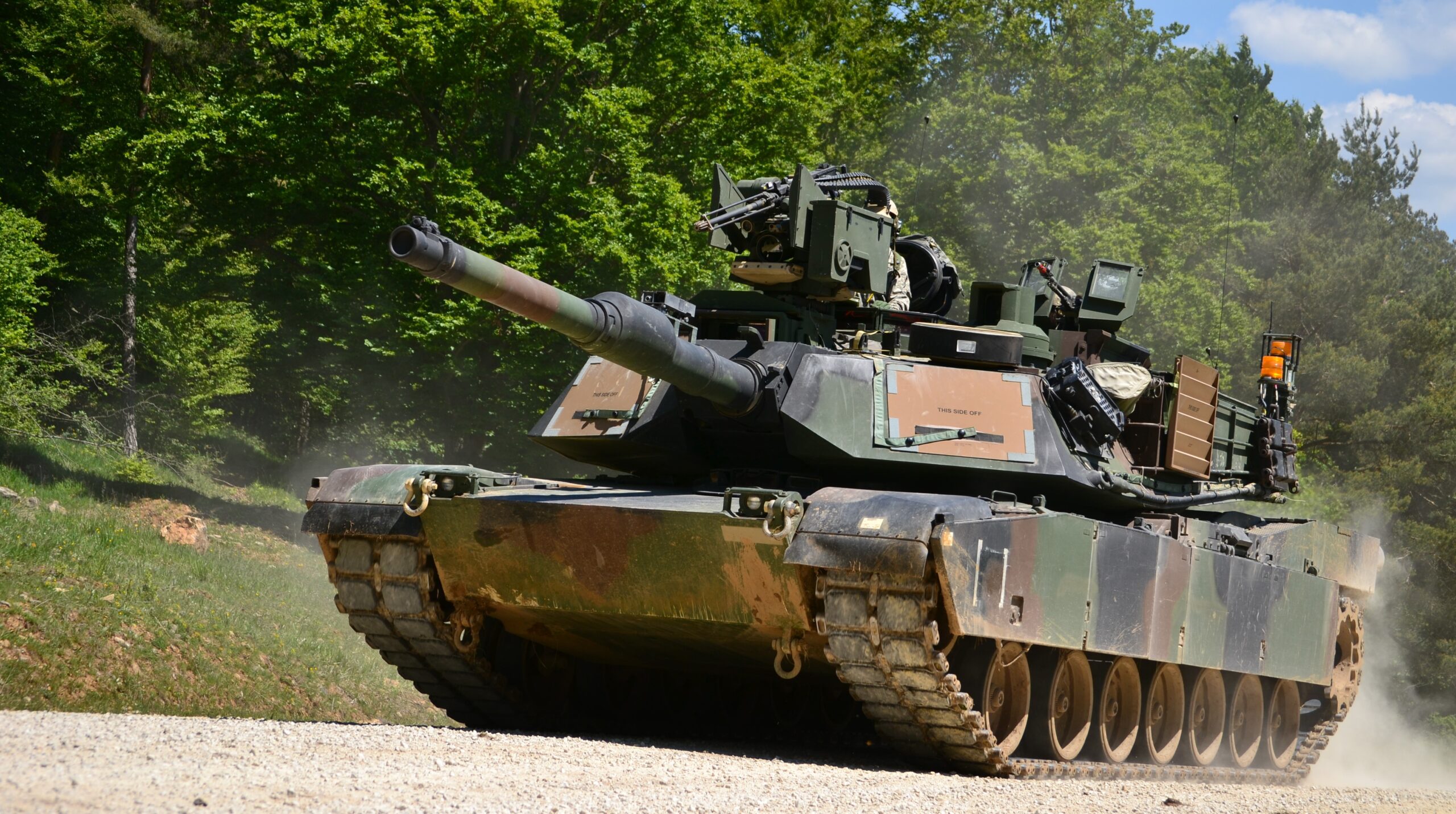 Polen modtager det første parti af amerikanske M1A1FEP Abrams-kampvogne