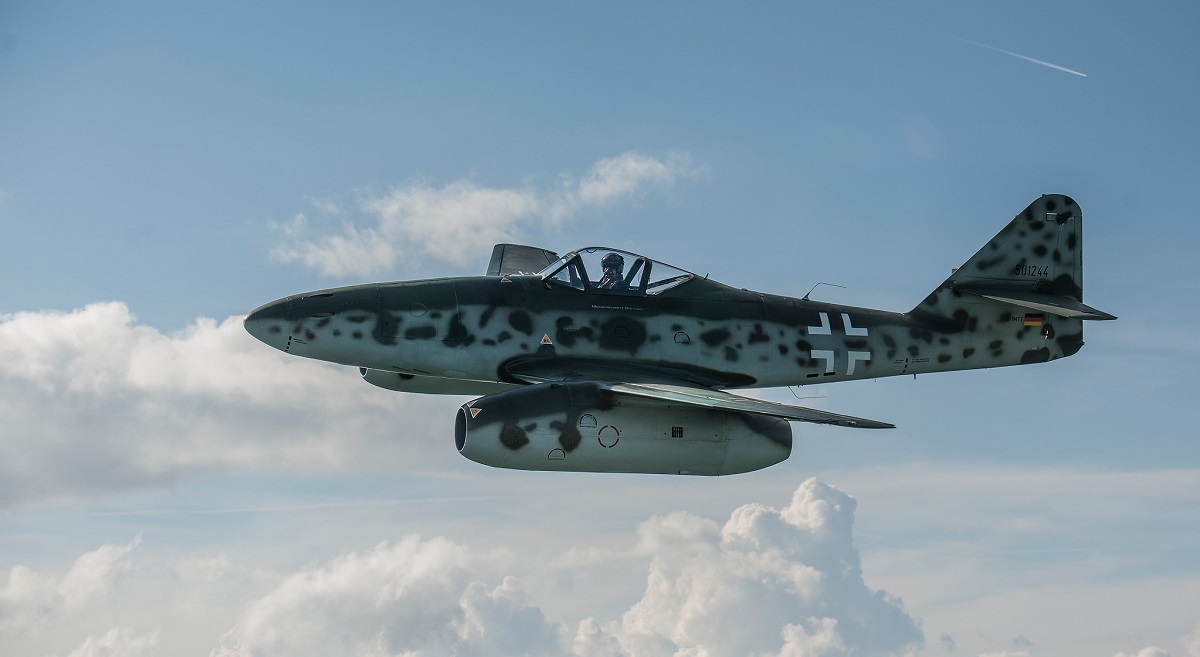 I Storbritannien gik en kopi af den første Messerschmitt Me.262 nul-generations jetjager i luften på RIAT-udstillingen.