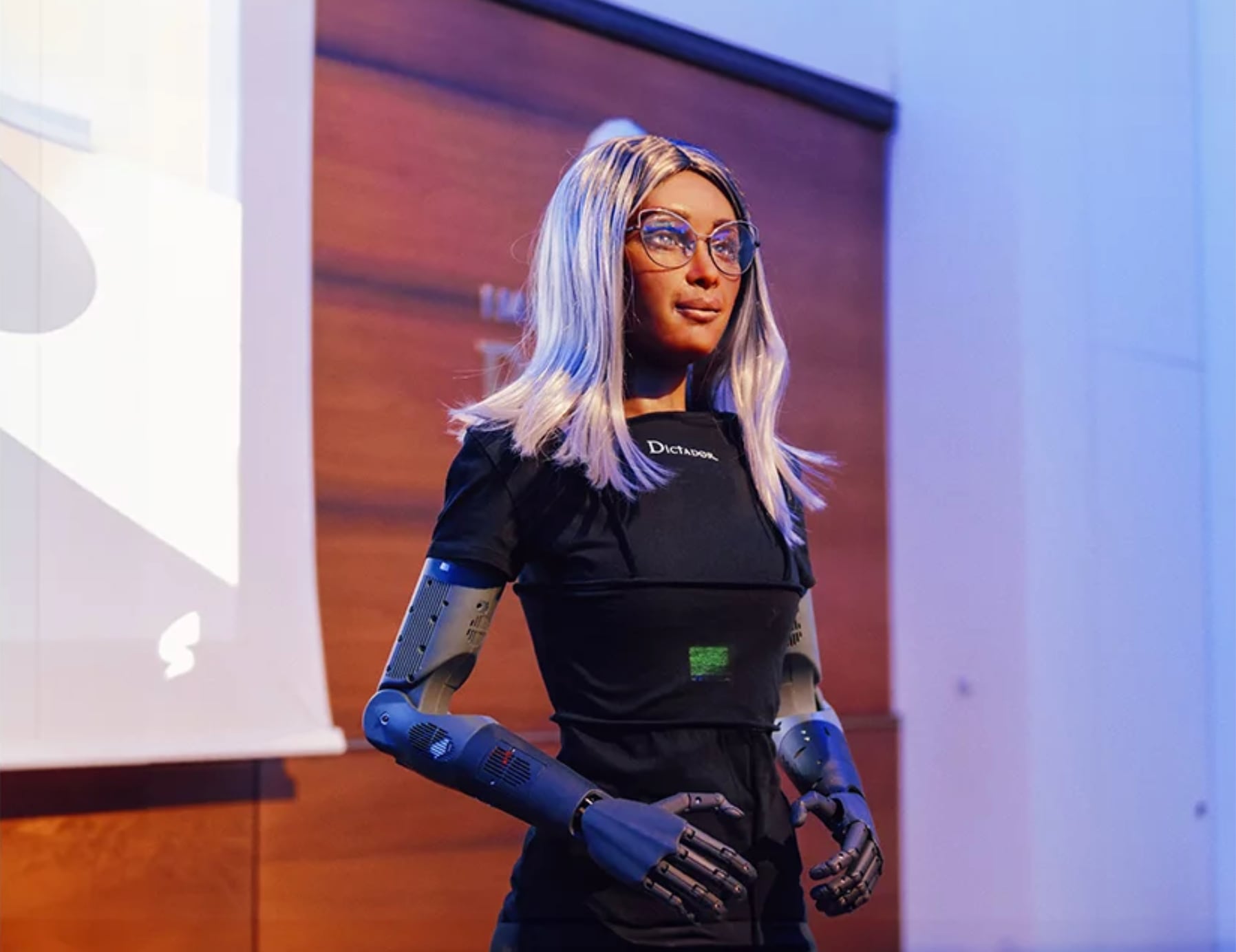 Den humanoide robot Mika bliver verdens første AI CEO hos Dictador, en polsk virksomhed, der producerer samlerrom.