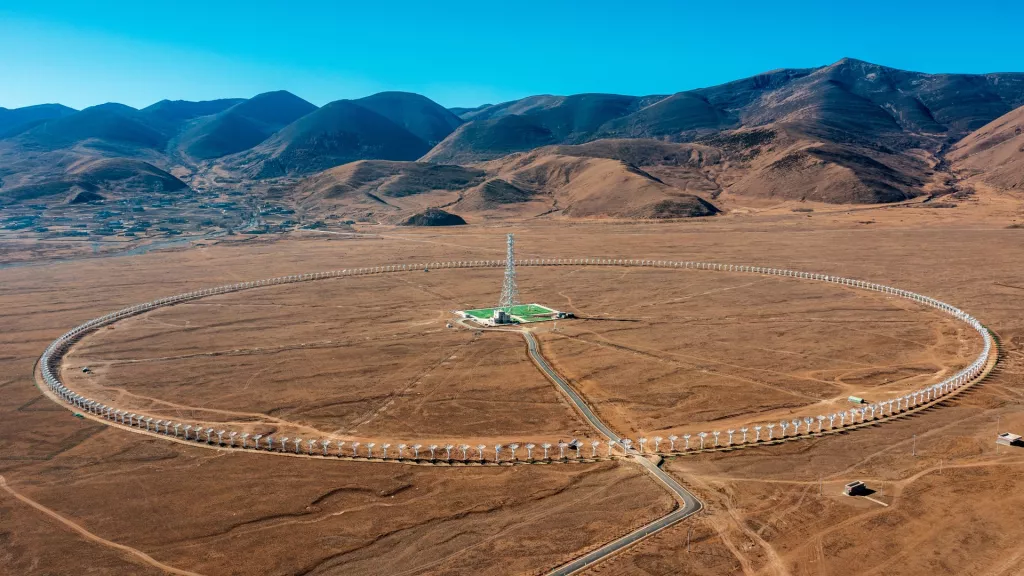 Kina har opsendt verdens største solradioteleskop - det har 313 6 meter lange antenner arrangeret i en cirkel med en diameter på 3,14 km.